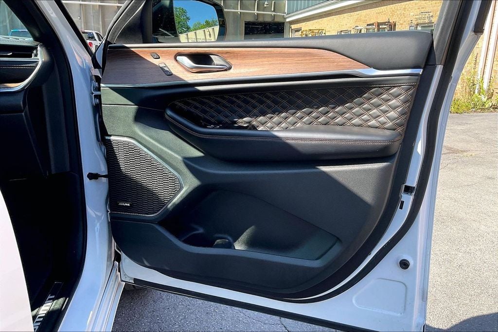 2023 Jeep Grand Cherokee Summit