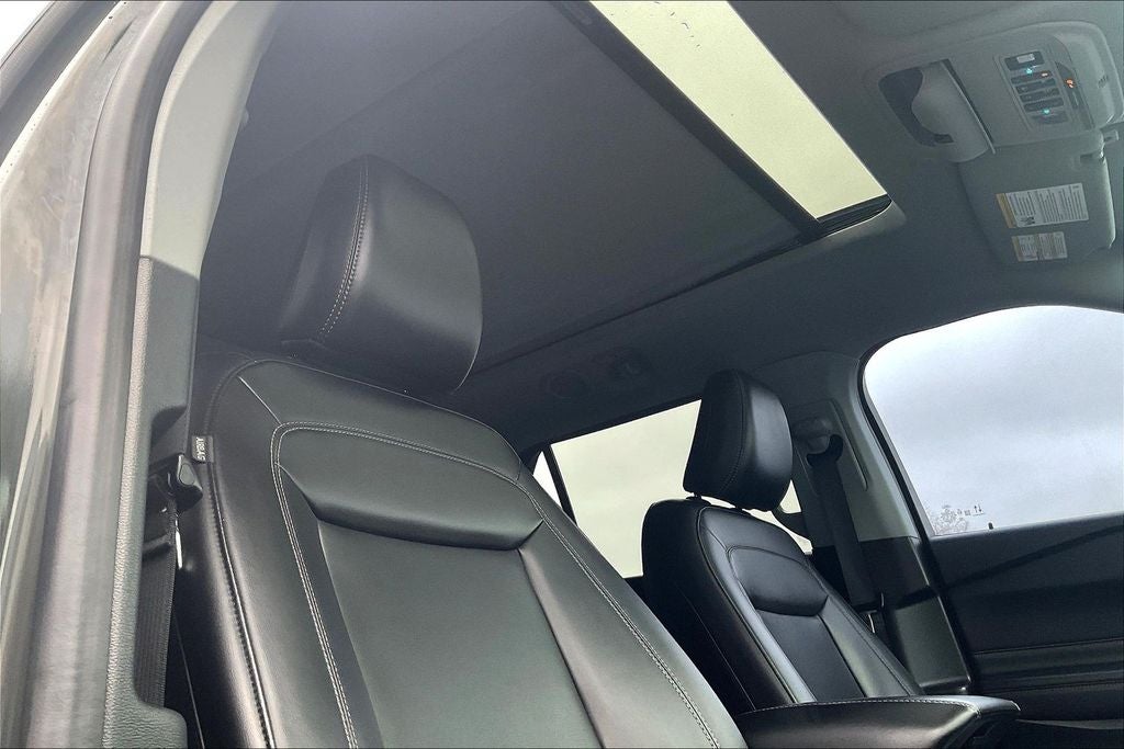 2022 Ford Explorer XLT w/PanoRoof