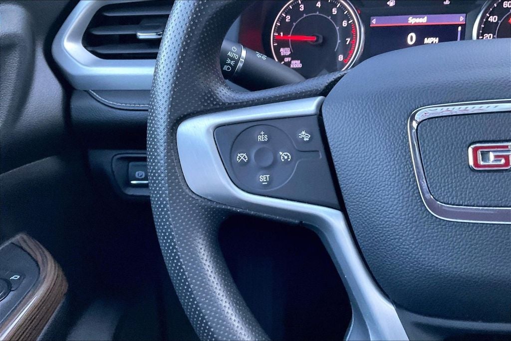 2023 GMC Acadia SLE Elevation