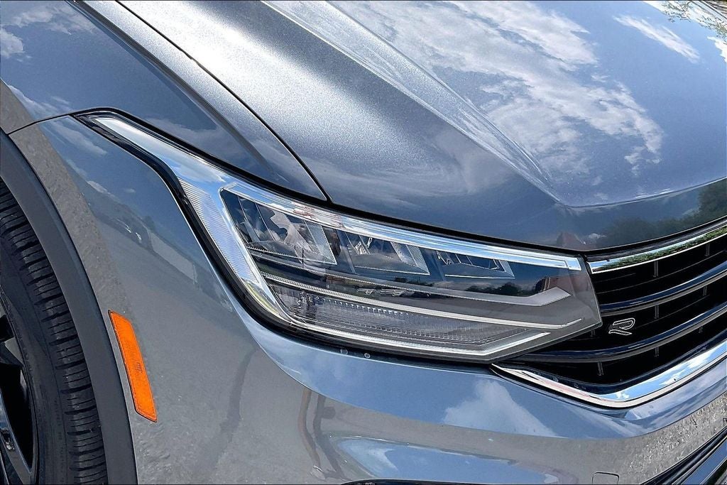 2023 Volkswagen Tiguan 2.0T SE R-Line Black