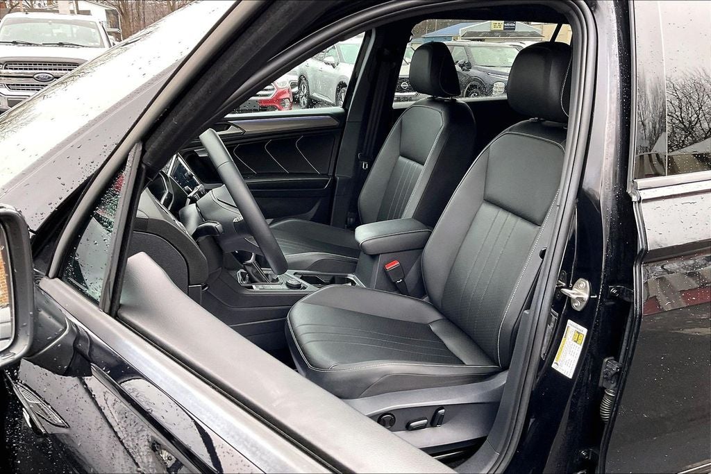 2023 Volkswagen Tiguan 2.0T SE R-Line Black