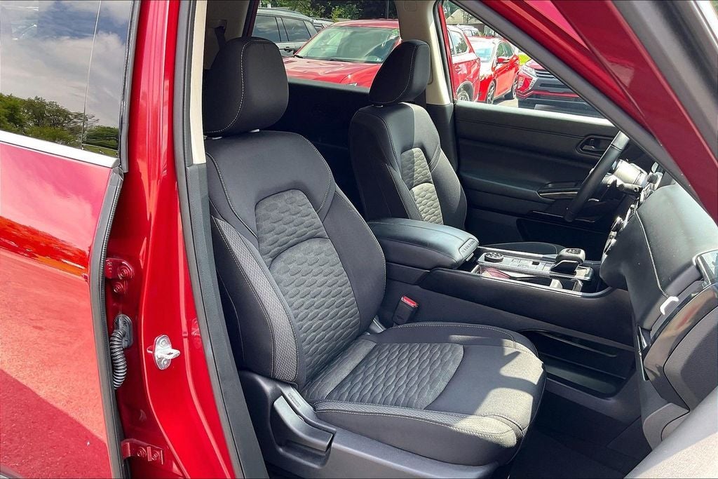 2023 Nissan Pathfinder SV