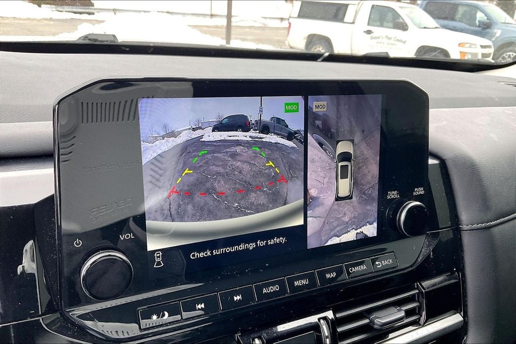 2024 Nissan Pathfinder SL