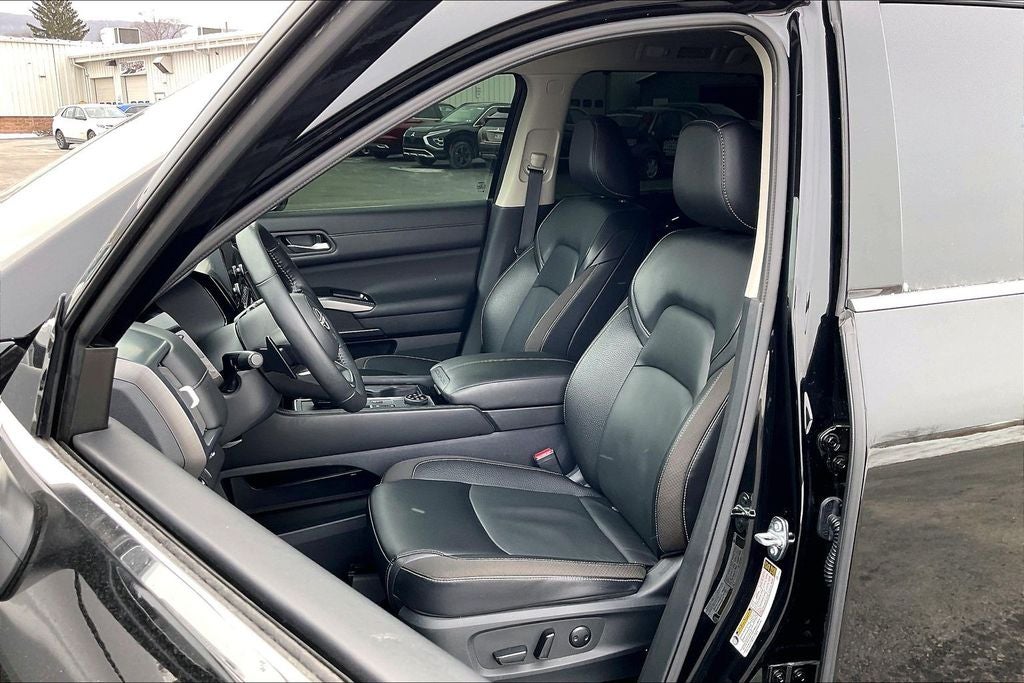 2024 Nissan Pathfinder SL