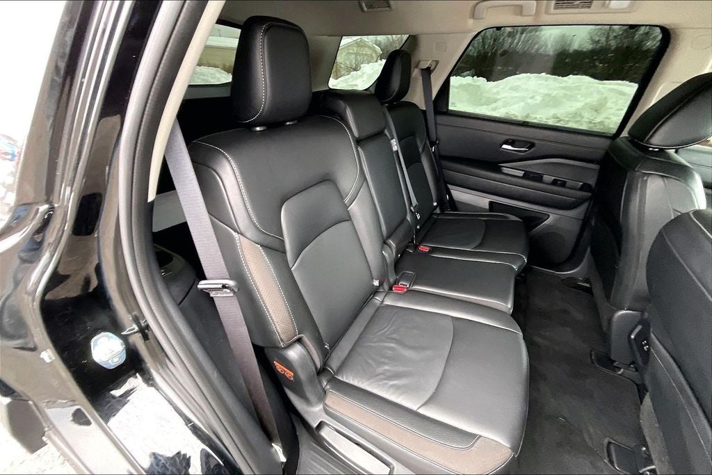 2024 Nissan Pathfinder SL