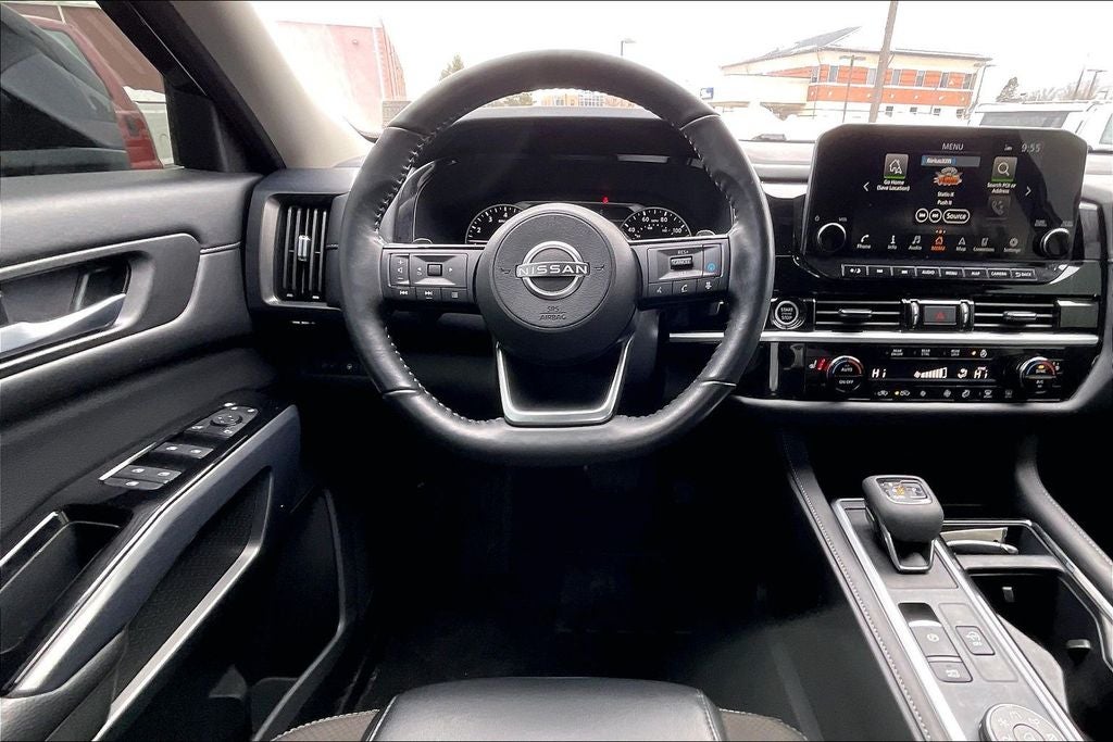 2024 Nissan Pathfinder SL