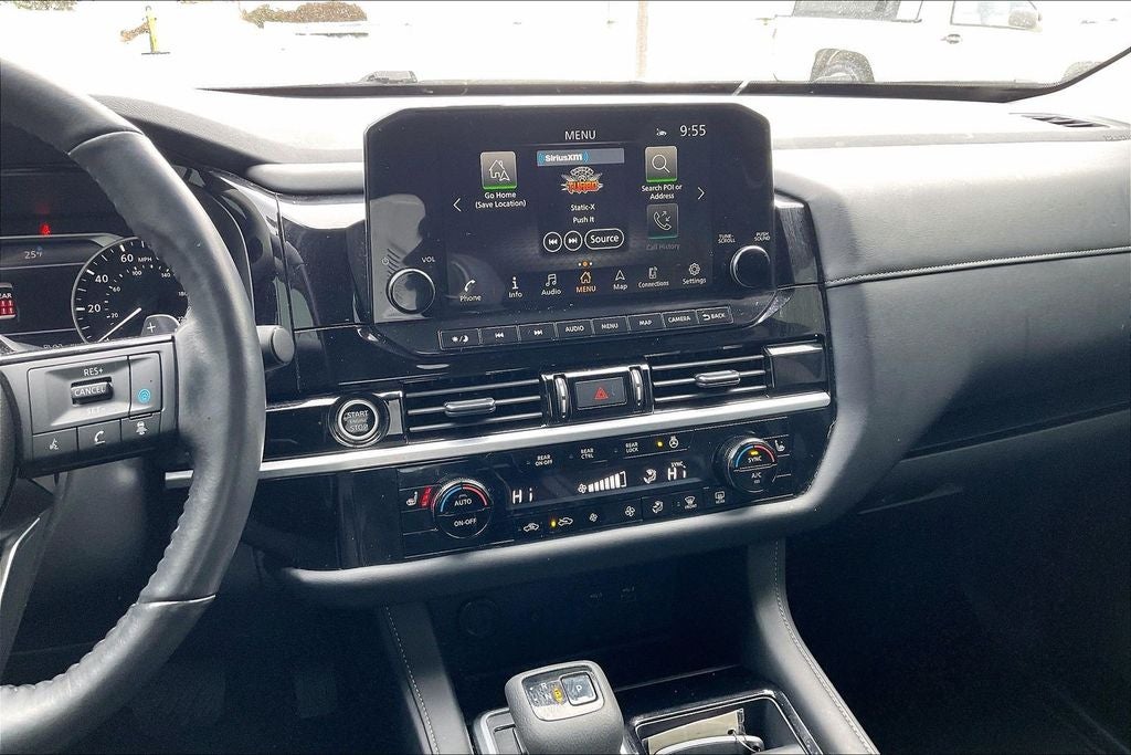 2024 Nissan Pathfinder SL