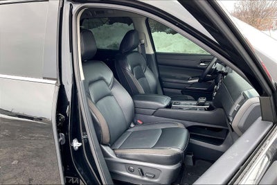 2024 Nissan Pathfinder SL