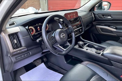 2023 Nissan Pathfinder Platinum Black