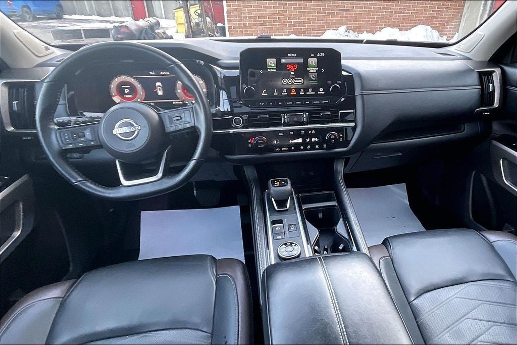 2023 Nissan Pathfinder Platinum Black