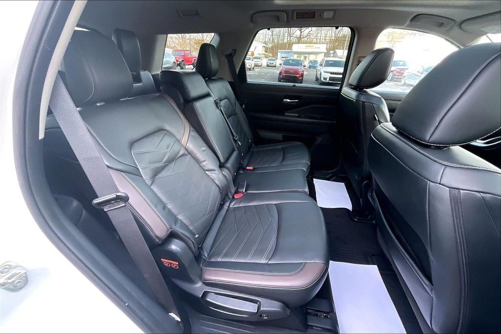 2023 Nissan Pathfinder Platinum Black