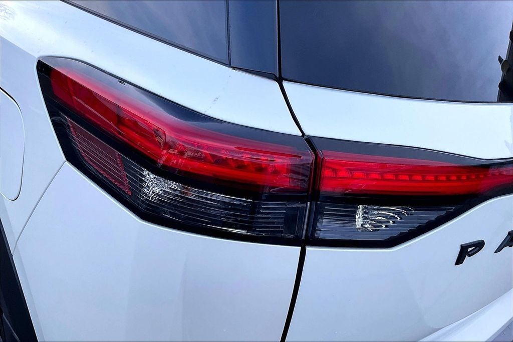 2023 Nissan Pathfinder Platinum Black