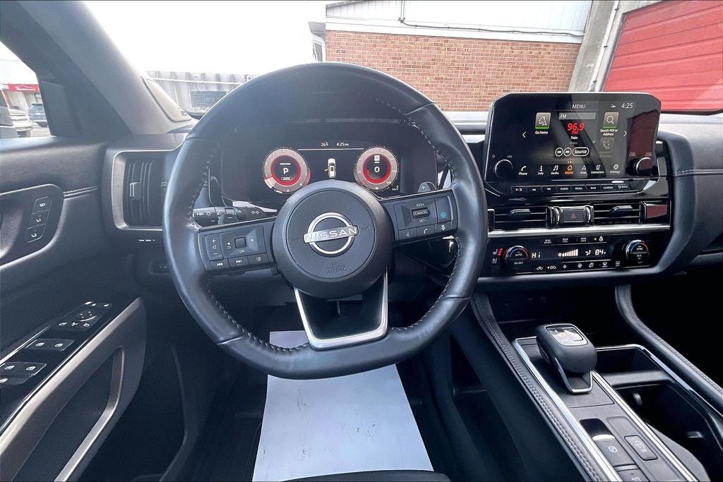 2023 Nissan Pathfinder Platinum Black