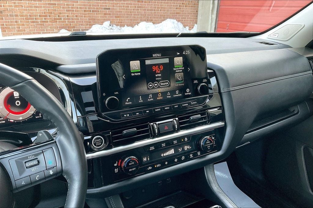 2023 Nissan Pathfinder Platinum Black