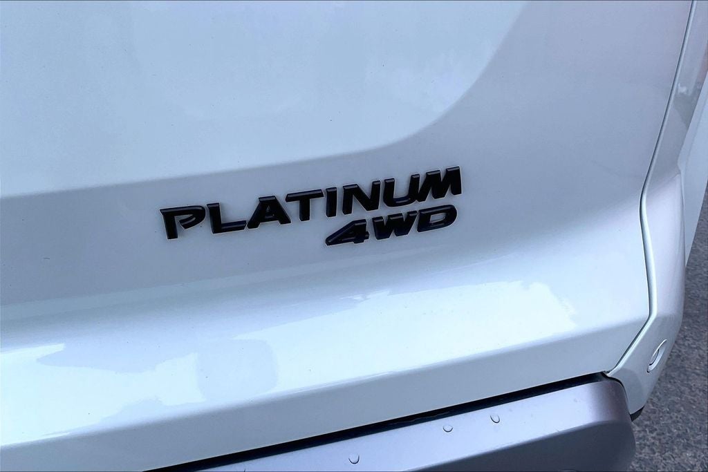 2023 Nissan Pathfinder Platinum Black