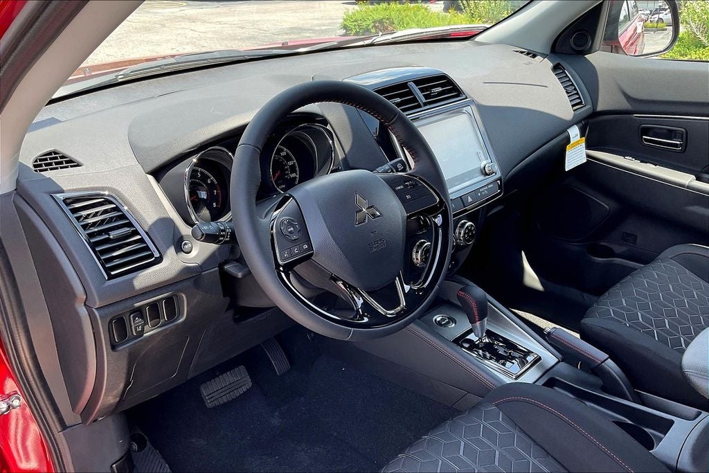 2025 Mitsubishi Outlander Sport 2.0 LE