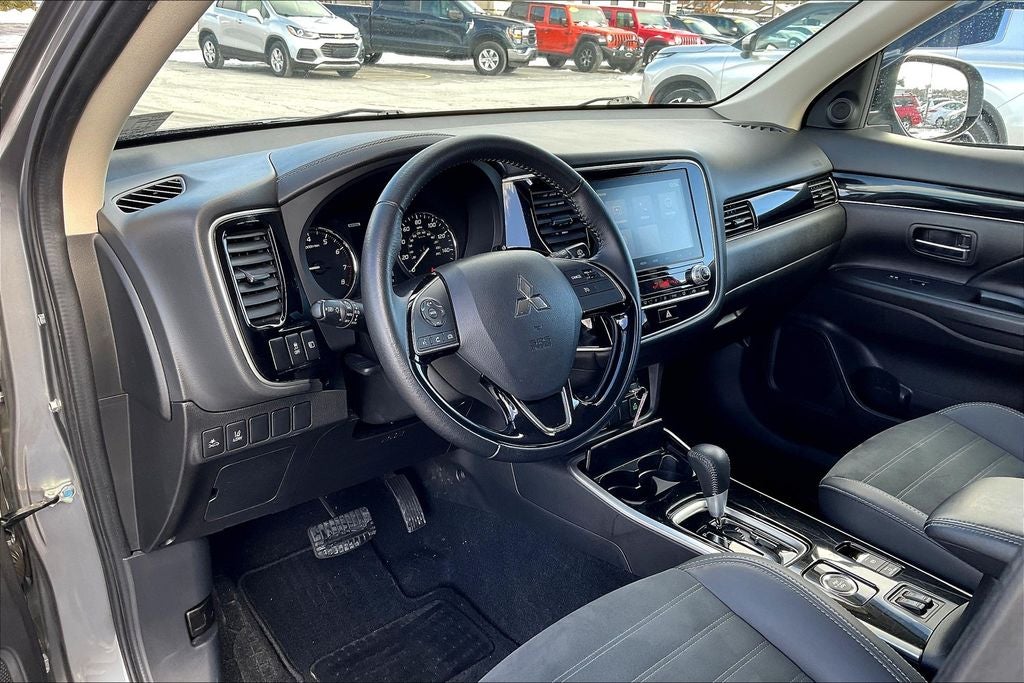 2020 Mitsubishi Outlander SE