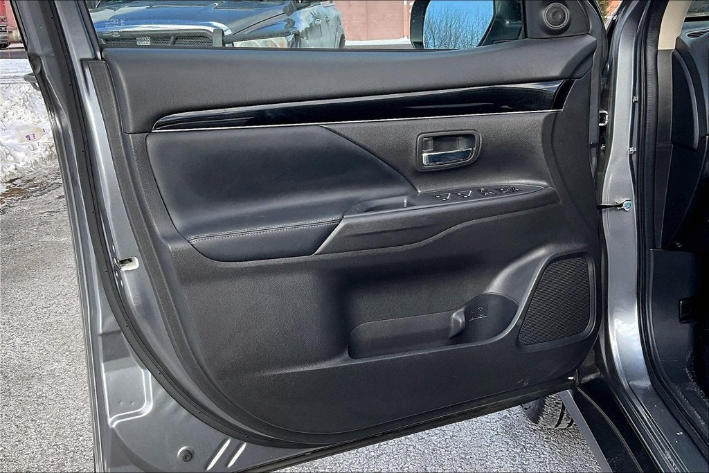 2020 Mitsubishi Outlander SE