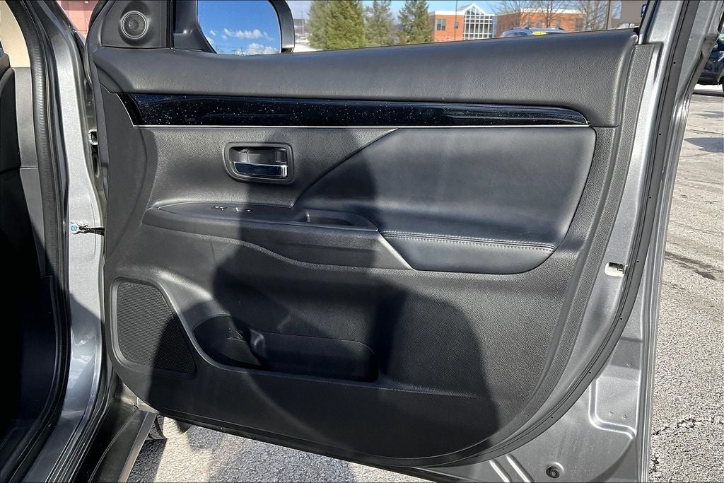 2020 Mitsubishi Outlander SE