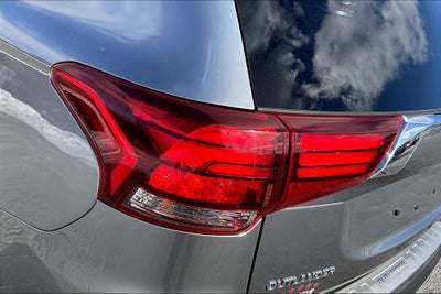 2020 Mitsubishi Outlander SE