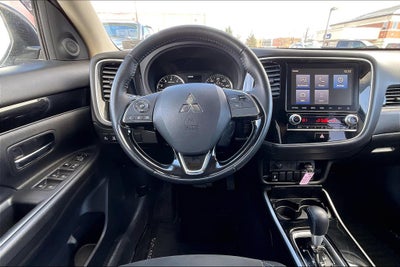 2020 Mitsubishi Outlander SE