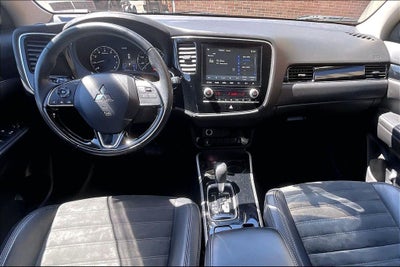 2020 Mitsubishi Outlander SE