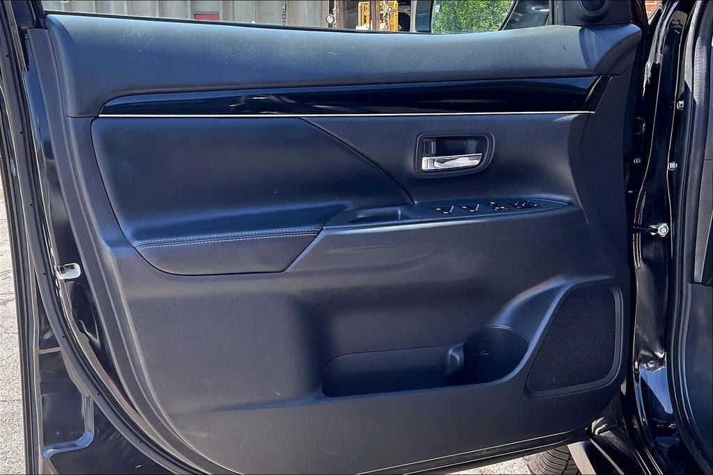 2020 Mitsubishi Outlander SE