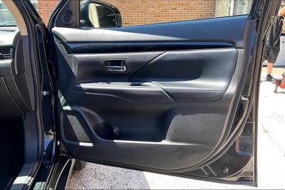 2020 Mitsubishi Outlander SE