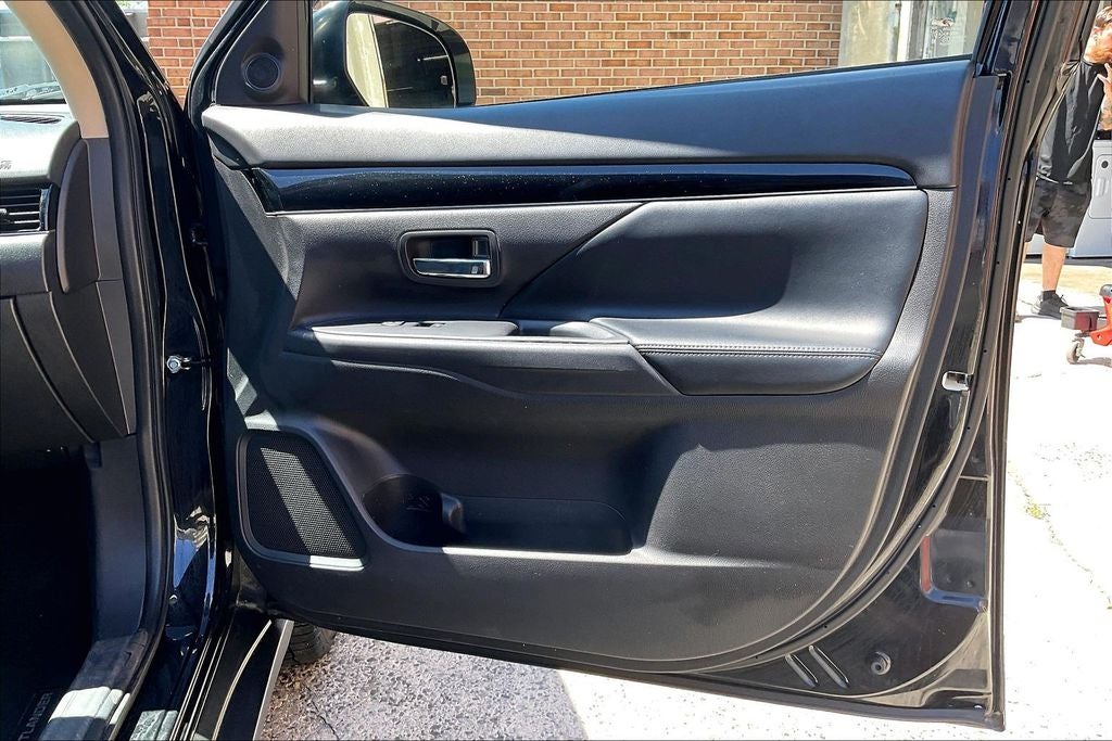 2020 Mitsubishi Outlander SE
