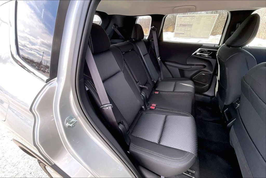 2026 Mitsubishi Outlander ES