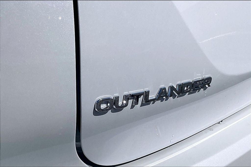 2026 Mitsubishi Outlander ES