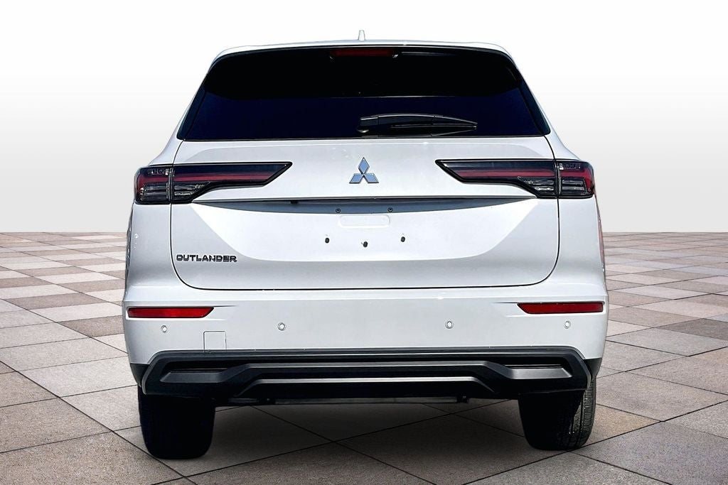 2026 Mitsubishi Outlander ES