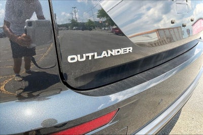 2025 Mitsubishi Outlander SE