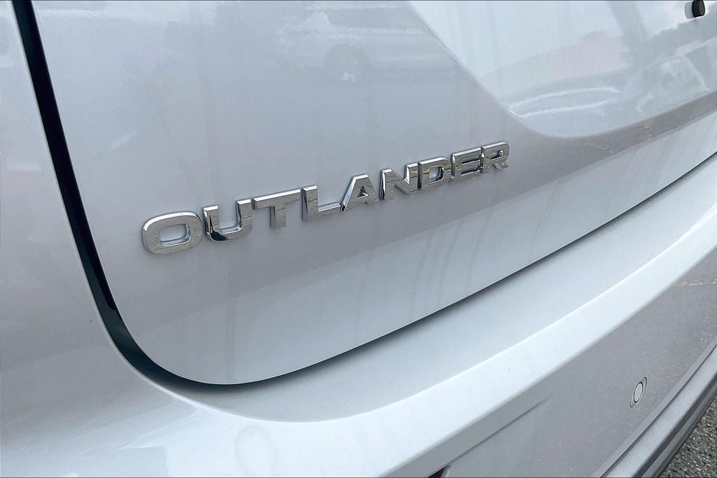 2025 Mitsubishi Outlander SE