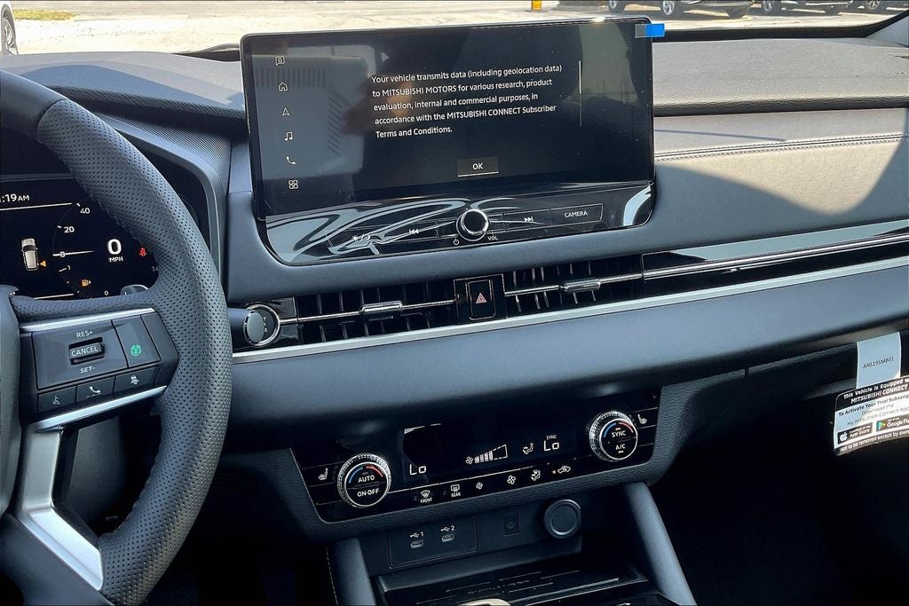 2025 Mitsubishi Outlander SE