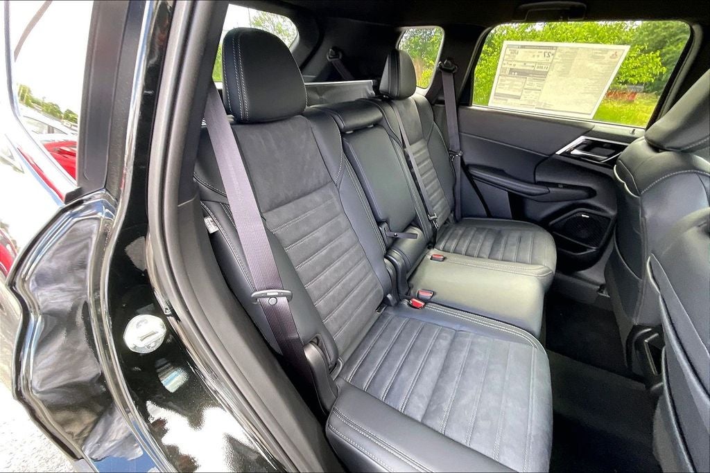 2026 Mitsubishi Outlander LE