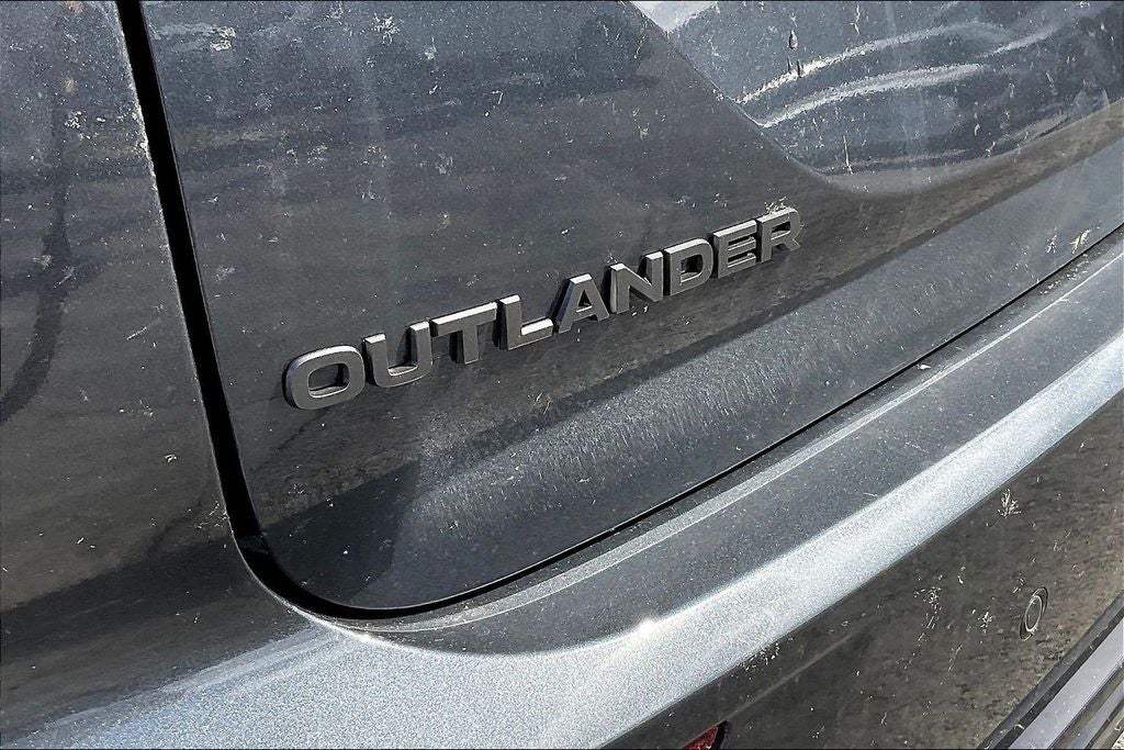 2026 Mitsubishi Outlander LE