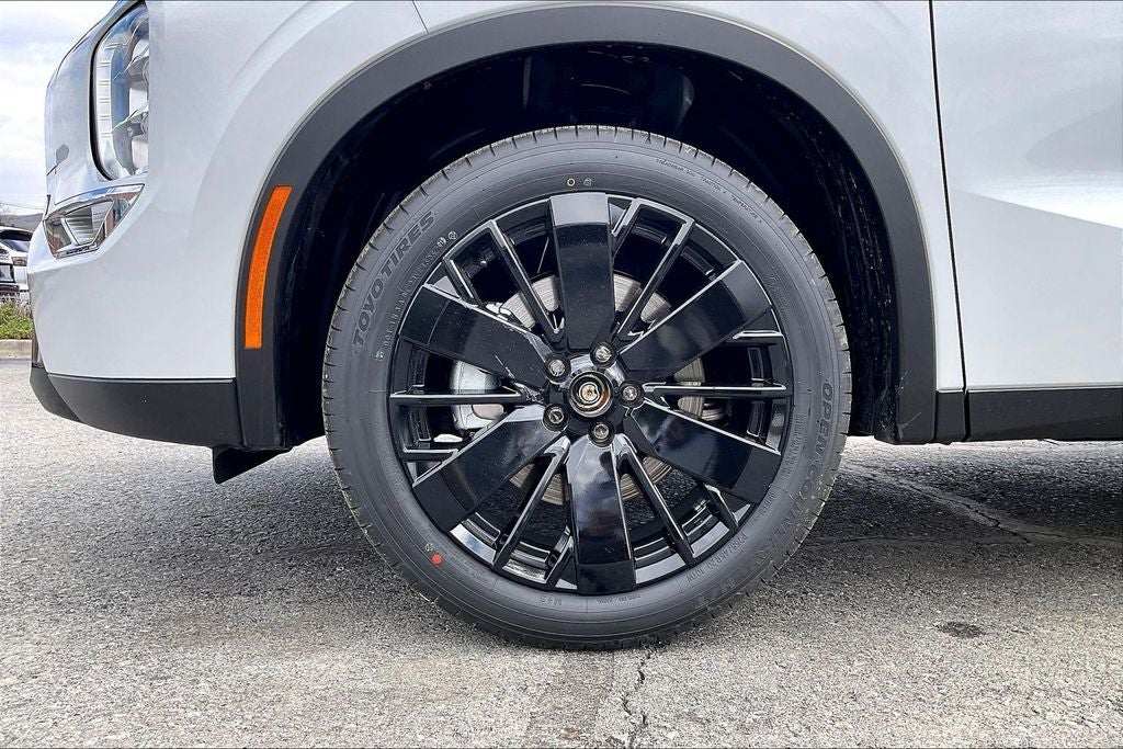 2026 Mitsubishi Outlander LE