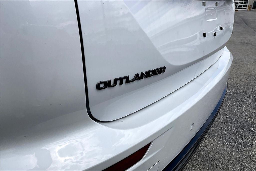 2026 Mitsubishi Outlander LE