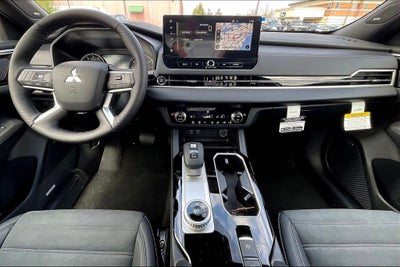 2026 Mitsubishi Outlander LE