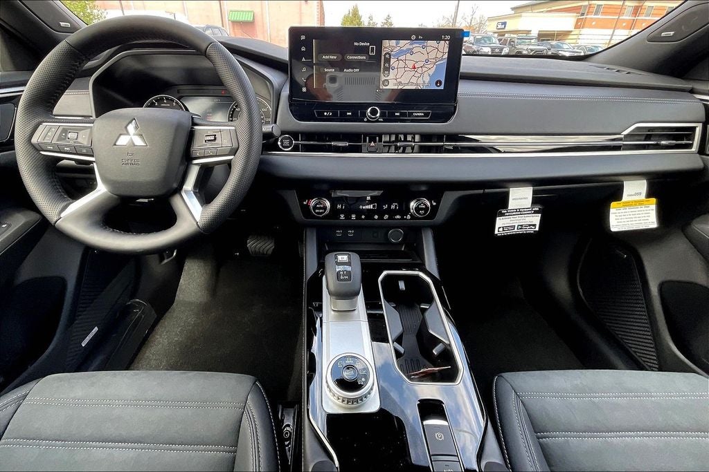 2026 Mitsubishi Outlander LE