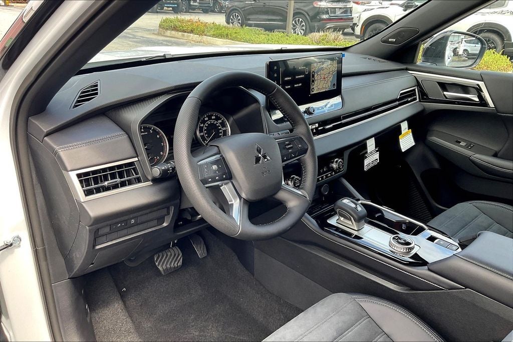 2026 Mitsubishi Outlander LE