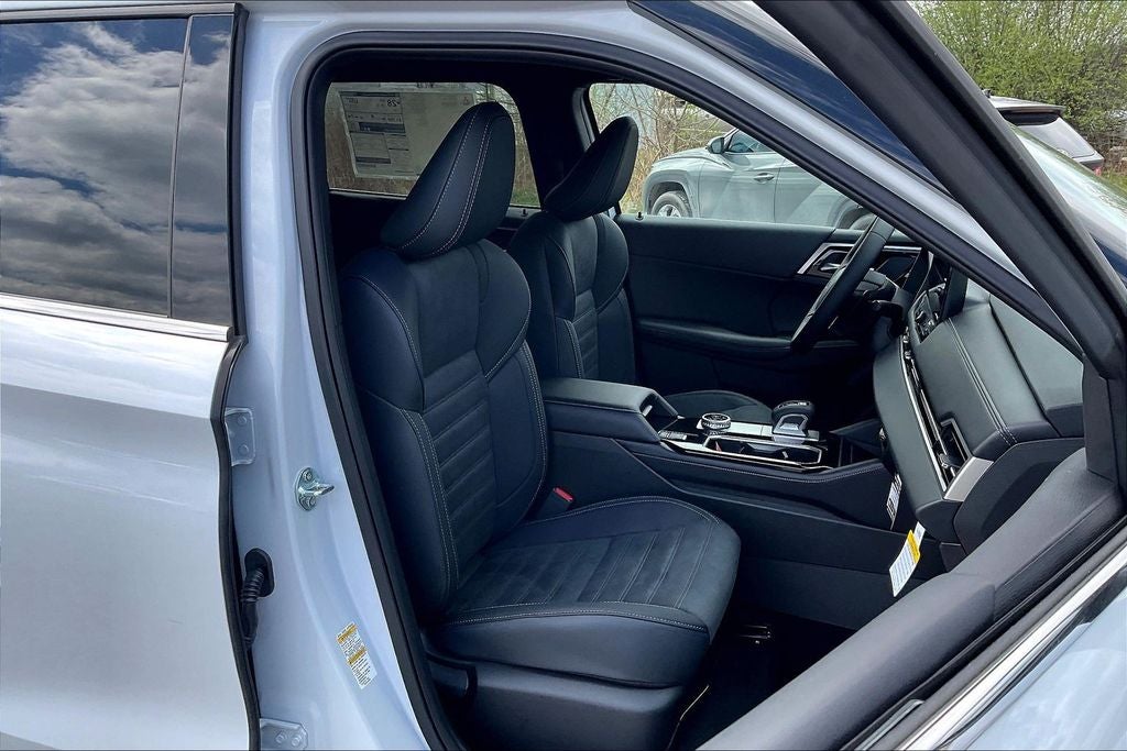 2026 Mitsubishi Outlander LE