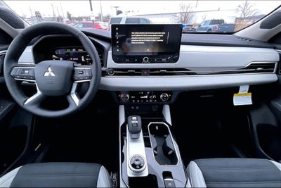 2026 Mitsubishi Outlander SE