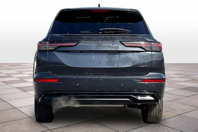 2026 Mitsubishi Outlander LE