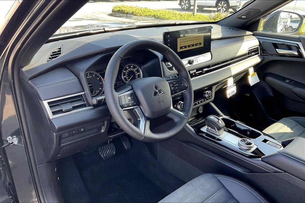 2026 Mitsubishi Outlander LE