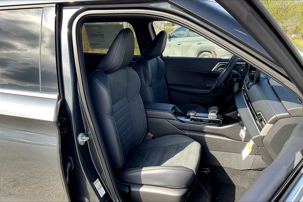 2026 Mitsubishi Outlander LE