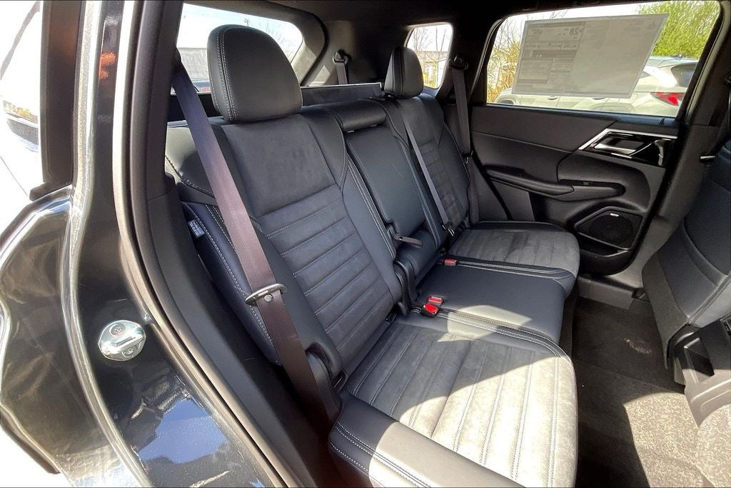 2026 Mitsubishi Outlander LE