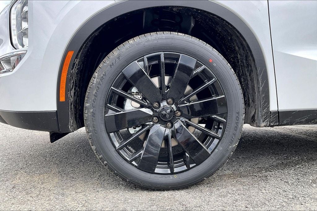 2026 Mitsubishi Outlander LE