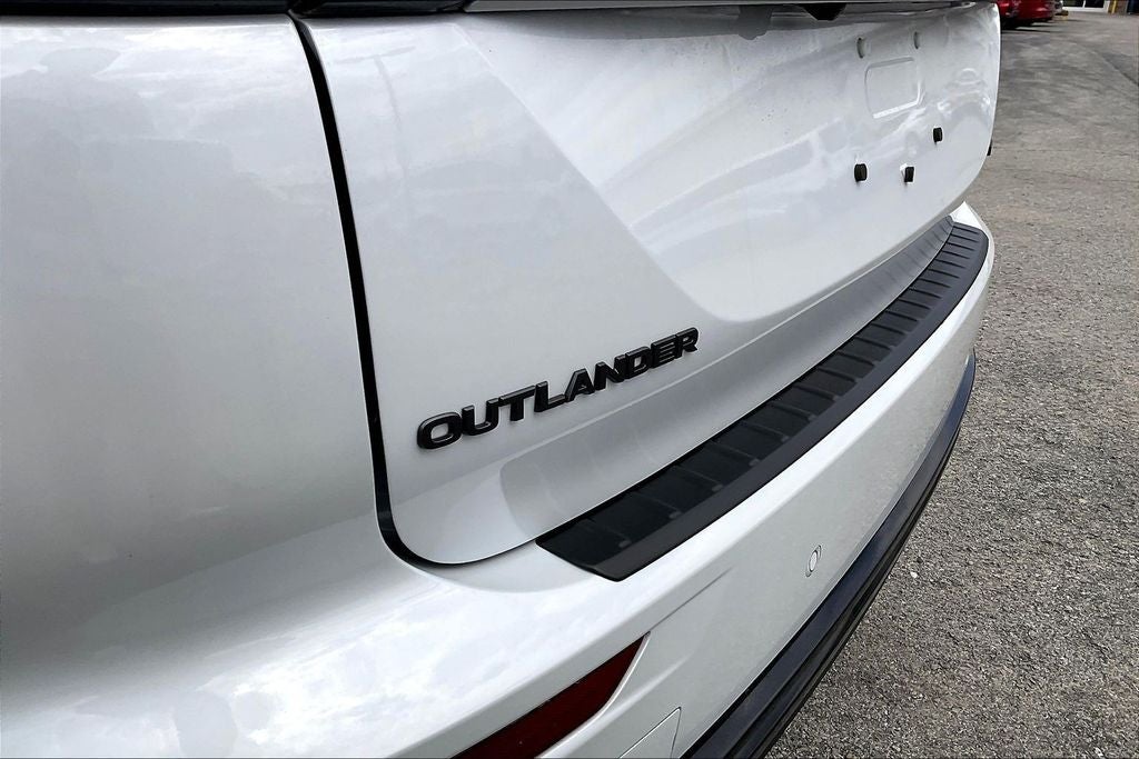 2026 Mitsubishi Outlander LE